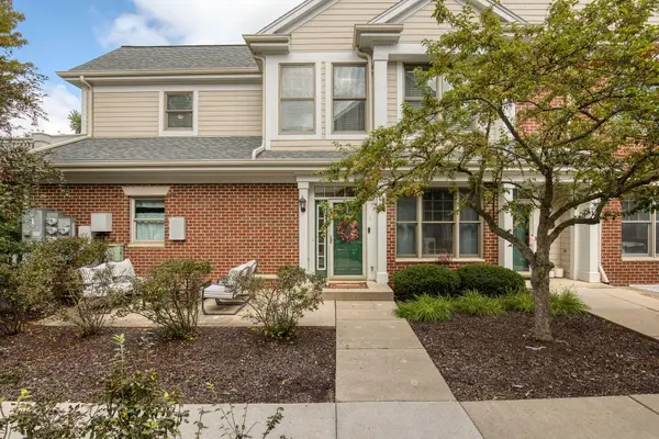 1911 Norhardt Dr, Brookfield, WI 53045
