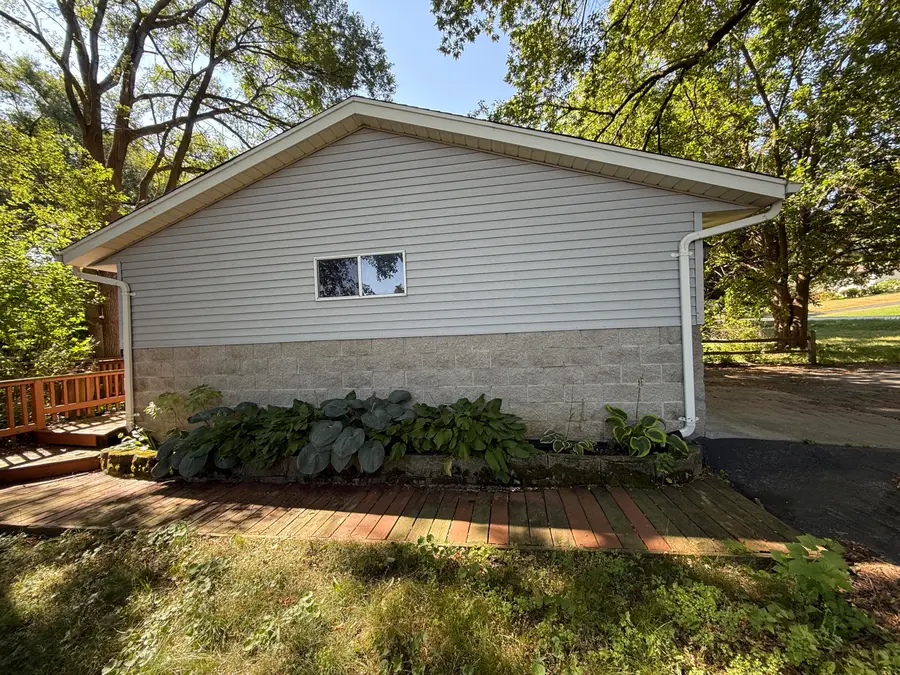 370 S Allen Rd, Brookfield, WI 53186 - #2
