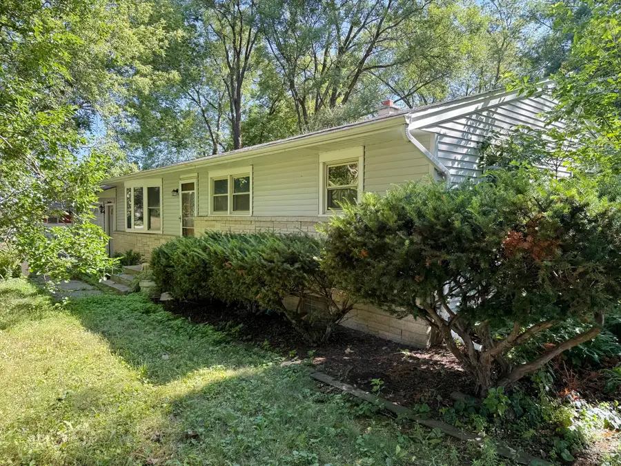 370 S Allen Rd, Brookfield, WI 53186 - #3