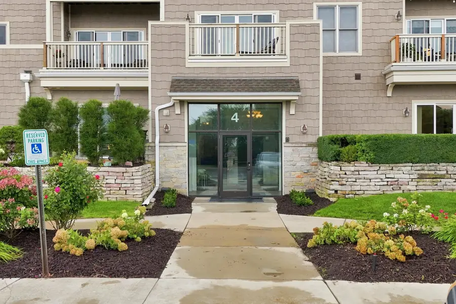 4 Gaslight Dr, Racine, WI 53403 - #3