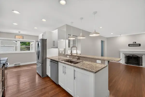 7125 N Longacre Rd, Fox Point, WI 53217