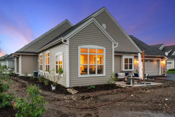 1620 Belmont Ln, Oconomowoc, WI 53066