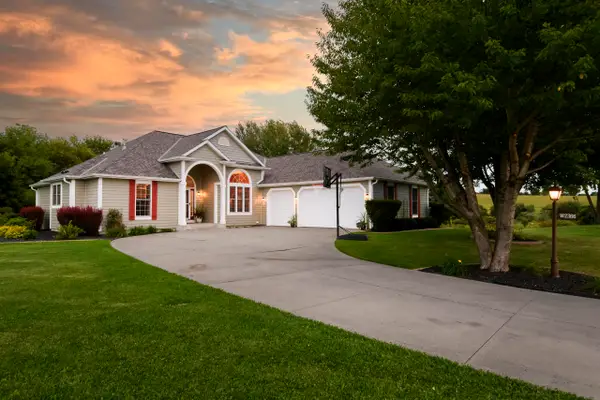 W2366 Mcaleavey Ct, Ashippun, WI 53066