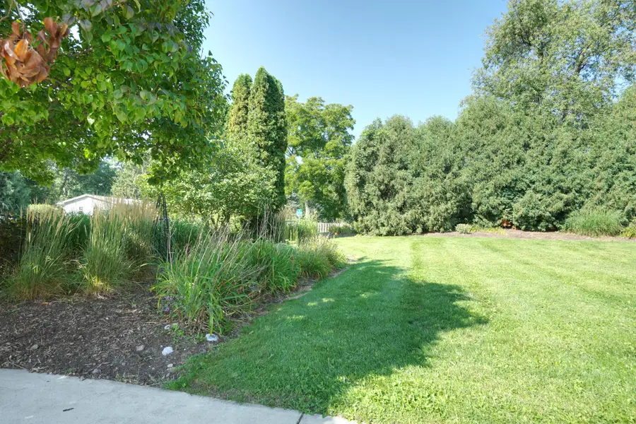 1166 Yosemite Rd, Oconomowoc, WI 53066 - #3