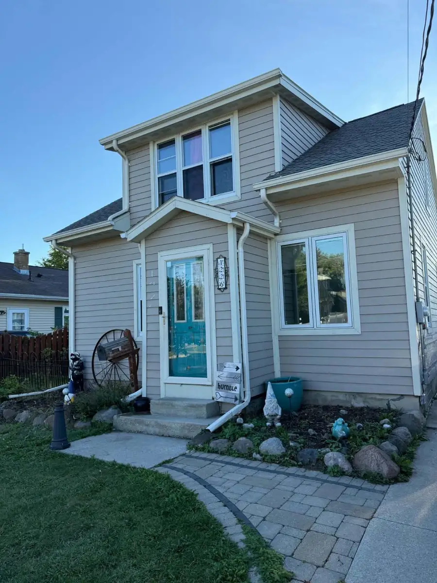 1226 S 32nd St, Manitowoc, WI 54220 - #2