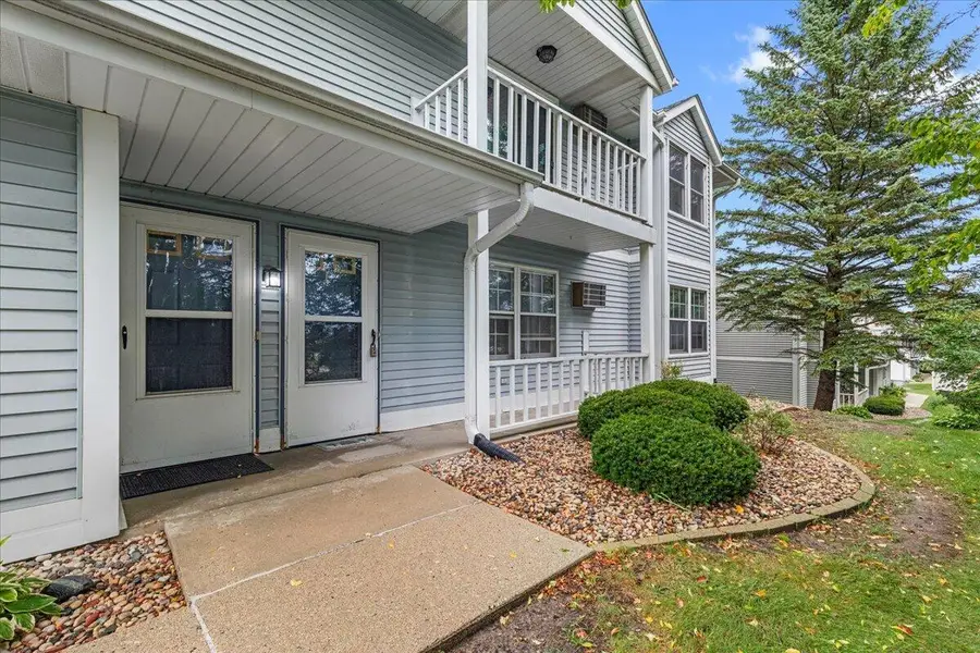 621 Barrington Ct, West Bend, WI 53095 - #2