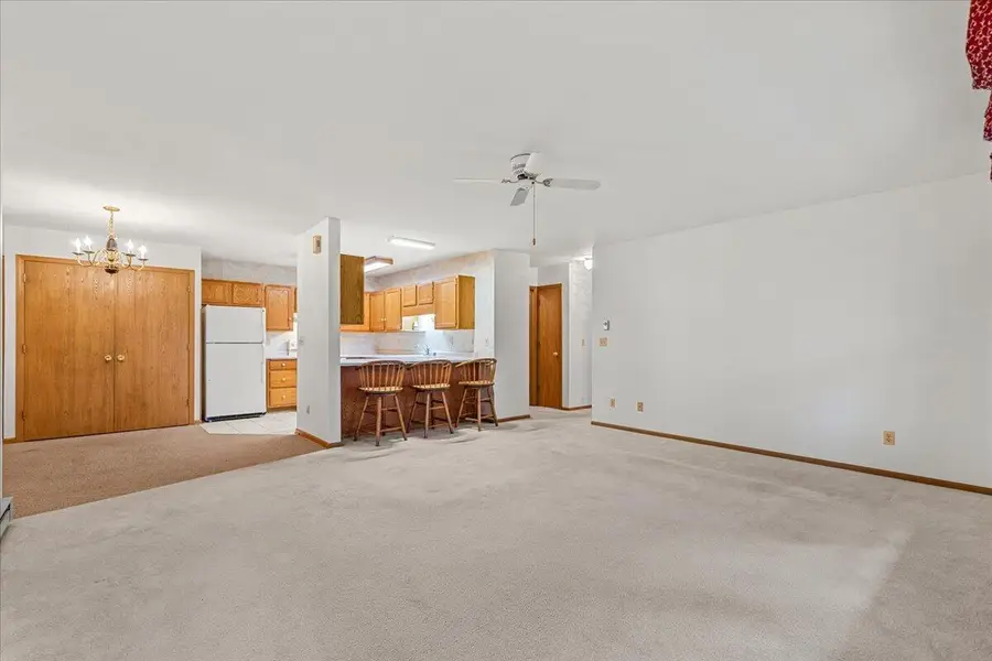 621 Barrington Ct, West Bend, WI 53095 - #3