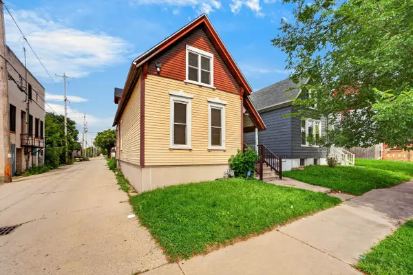 216 W Center St, Milwaukee, WI 53212