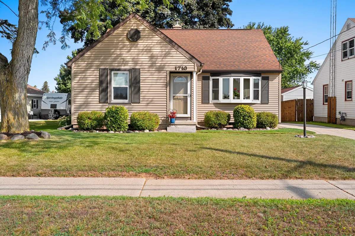1710 Viebahn St, Manitowoc, WI 54220 - #1