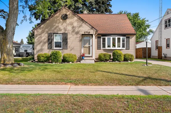 1710 Viebahn St, Manitowoc, WI 54220