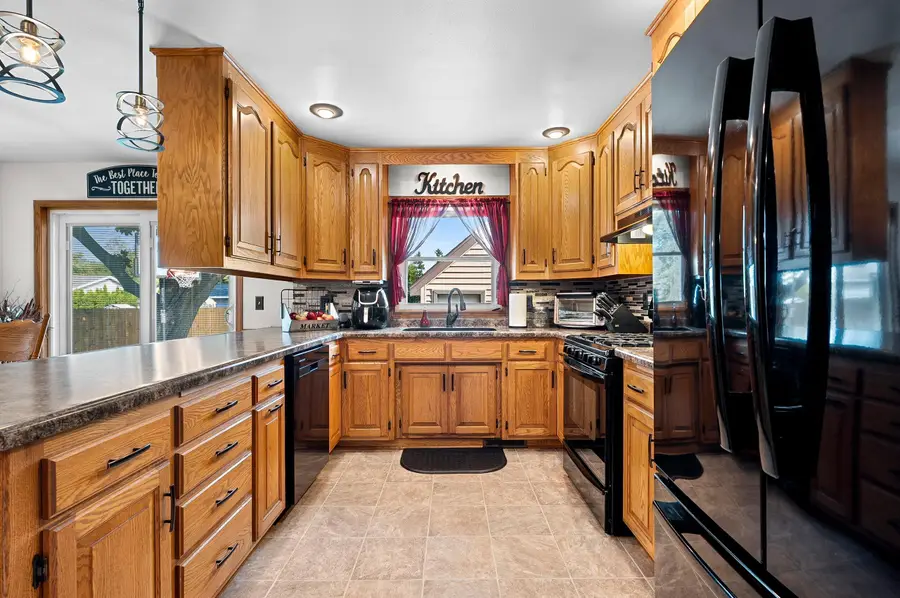 1710 Viebahn St, Manitowoc, WI 54220 - #2