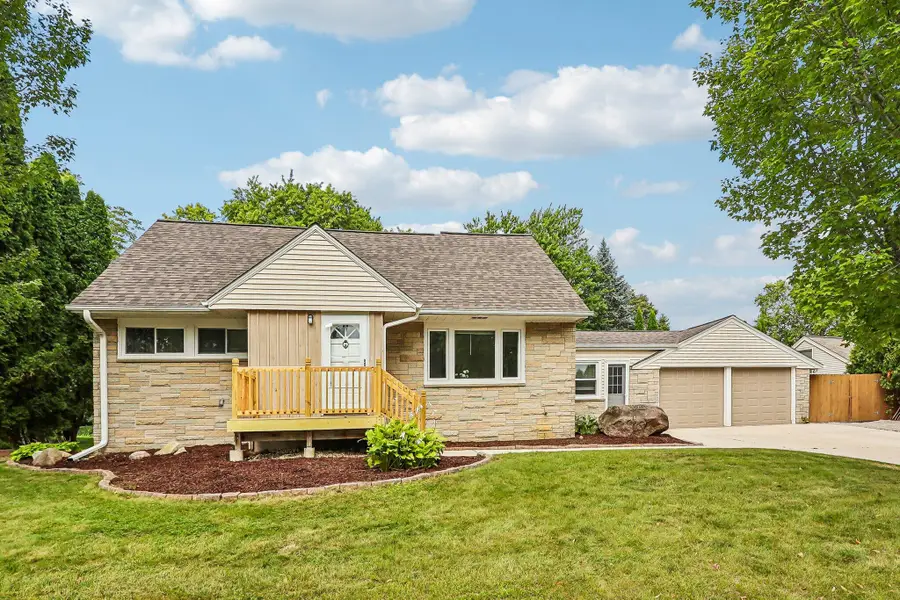 W73N917 London Ct, Cedarburg, WI 53012 - #3