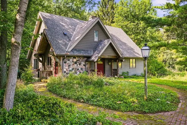 W340N9005 Townline Rd, Lac La Belle, WI 53066