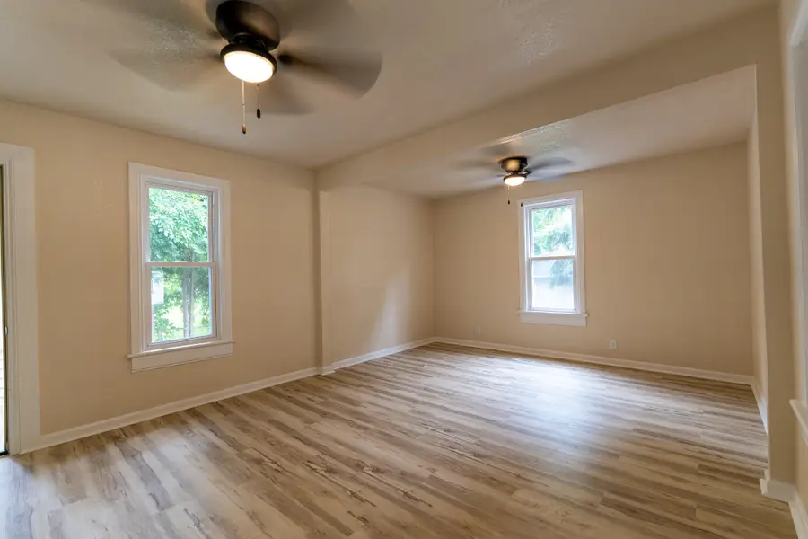 237 Waverly Pl, Waukesha, WI 53186 - #3