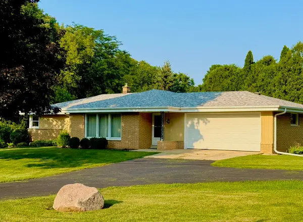 W140N7250 Lilly Rd, Menomonee Falls, WI 53051