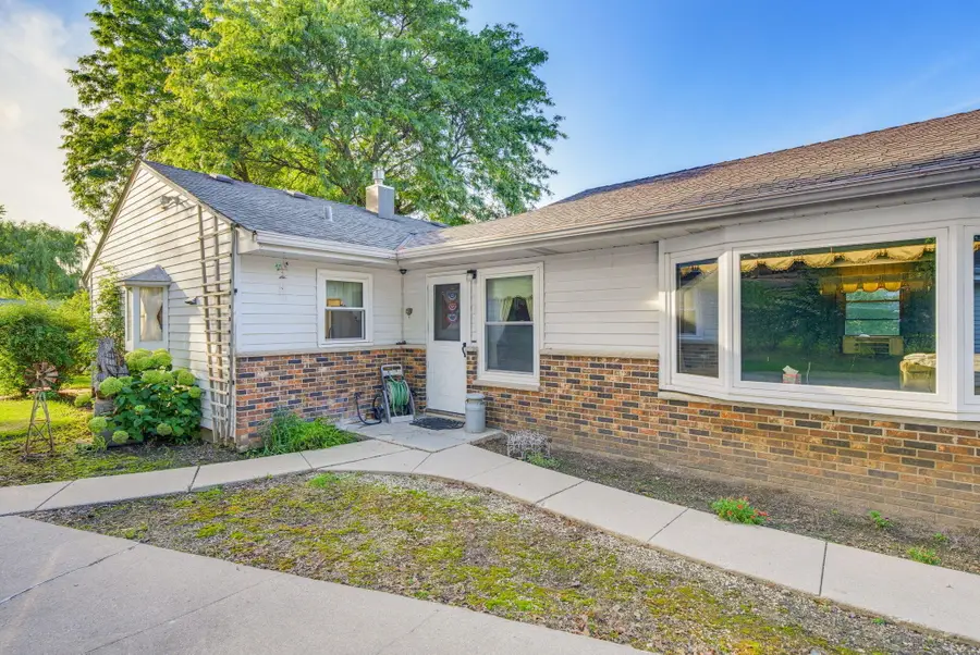 W160N9756 Colonial Dr, Germantown, WI 53022 - #2
