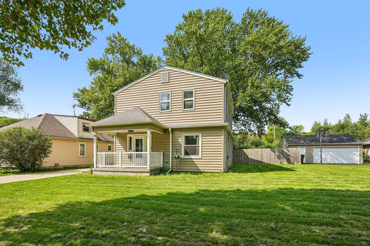 647 S 105th St, West Allis, WI 53214 - #1