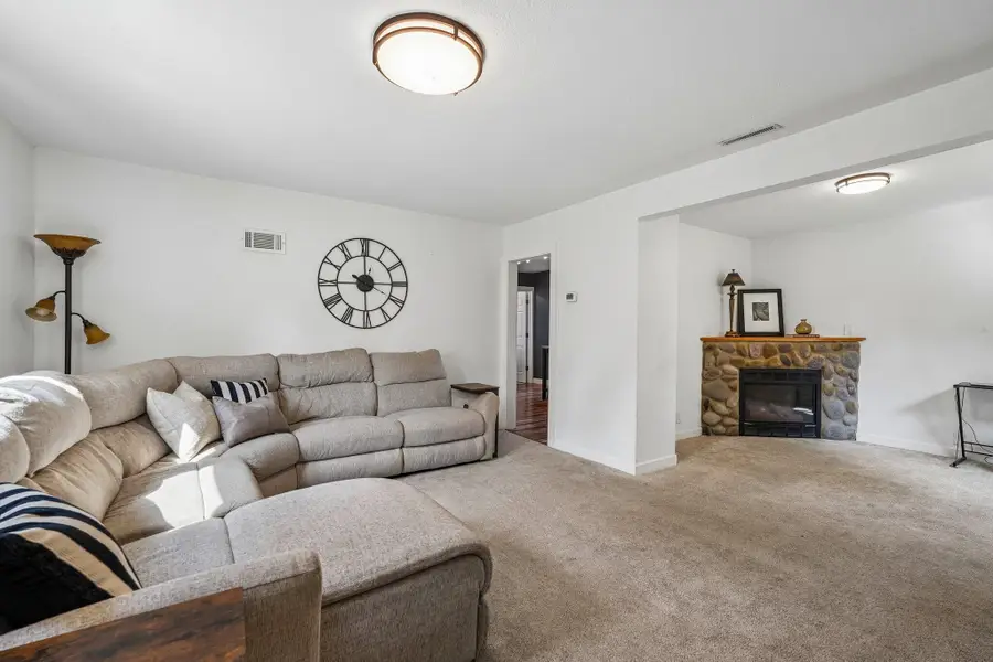 647 S 105th St, West Allis, WI 53214 - #2
