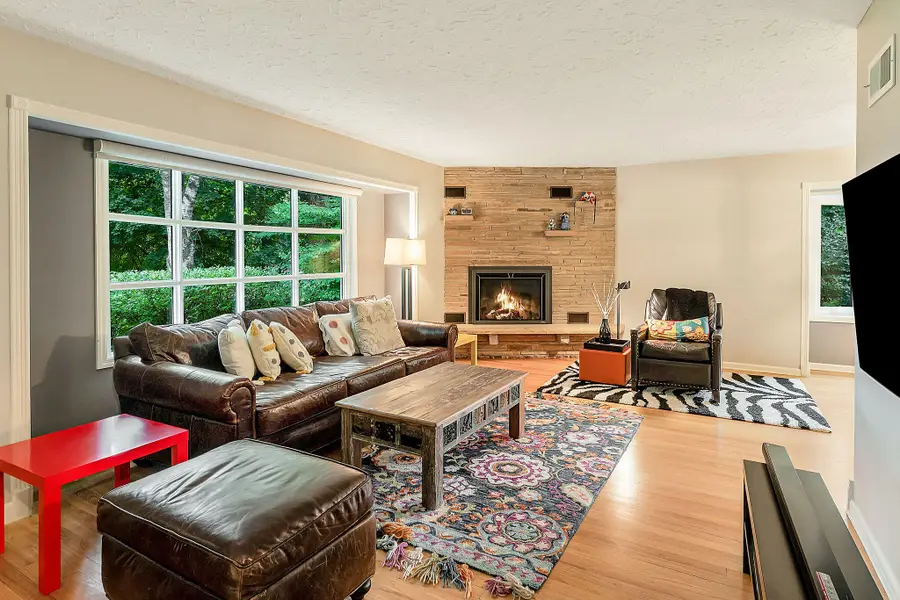 1070 Woodland Ave, Elm Grove, WI 53122 - #2