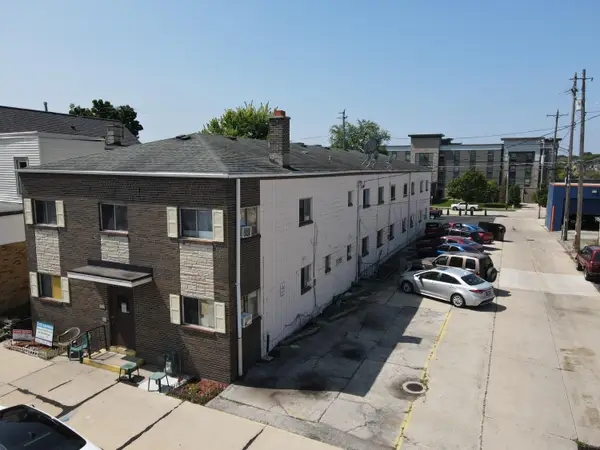 1423 S 81st St, West Allis, WI 53214