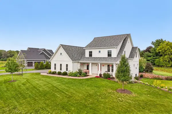 N52W30598 Moraine Dr, Hartland, WI 53029