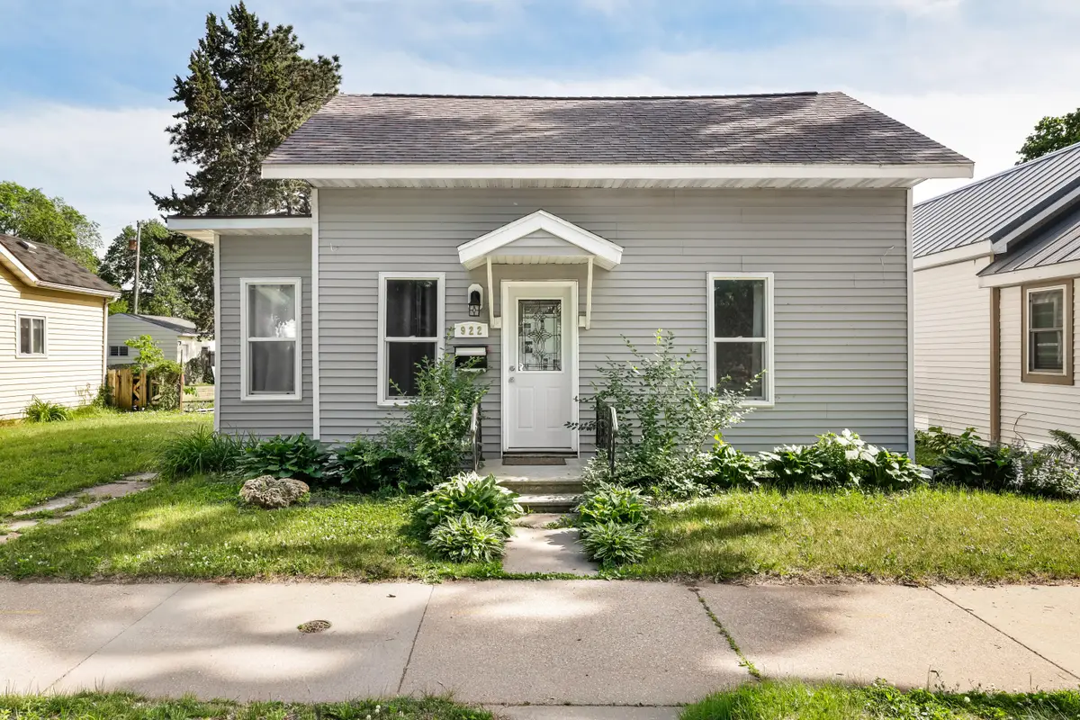 922 Johnson St, La Crosse, WI 54601 - #1