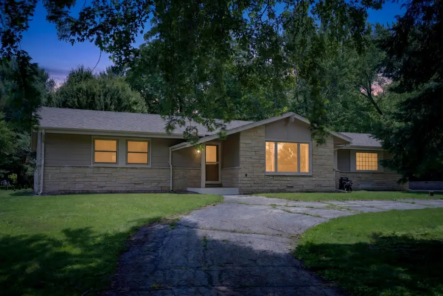 S94W23105 Meadow View Ln, Vernon, WI 53103 - #2