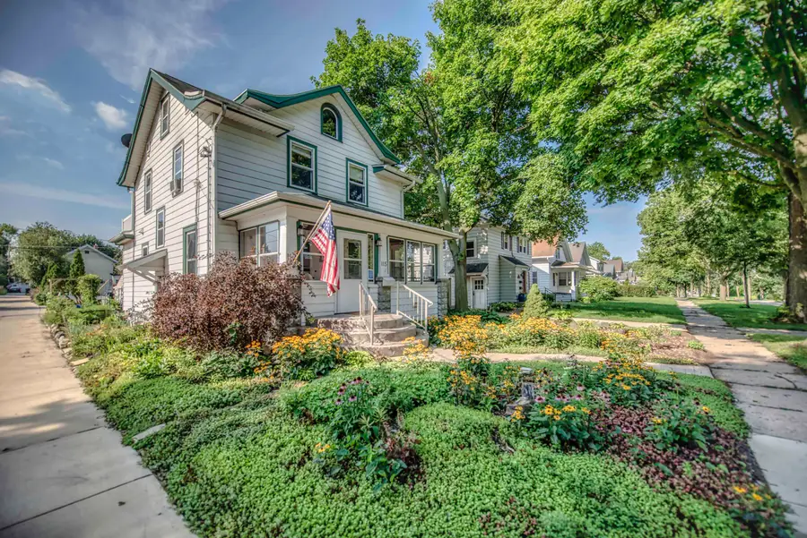 115 W Newhall Ave, Waukesha, WI 53186 - #2
