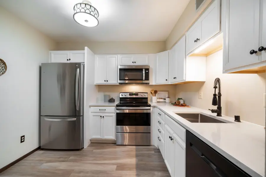 1906 E Shorewood Blvd, Shorewood, WI 53211 - #2