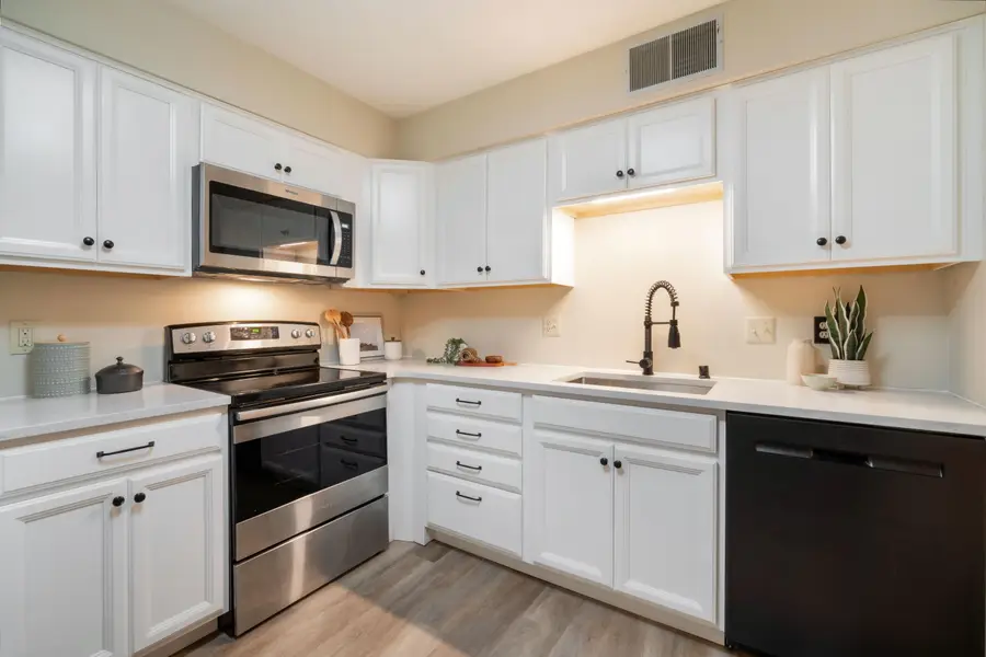 1906 E Shorewood Blvd, Shorewood, WI 53211 - #3