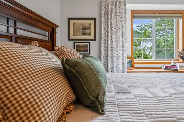 401 W Aspen Dr, Oak Creek, WI 53154
