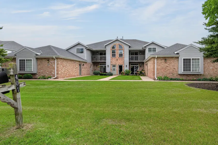 401 W Aspen Dr, Oak Creek, WI 53154 - #2