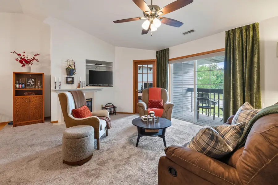 401 W Aspen Dr, Oak Creek, WI 53154 - #3