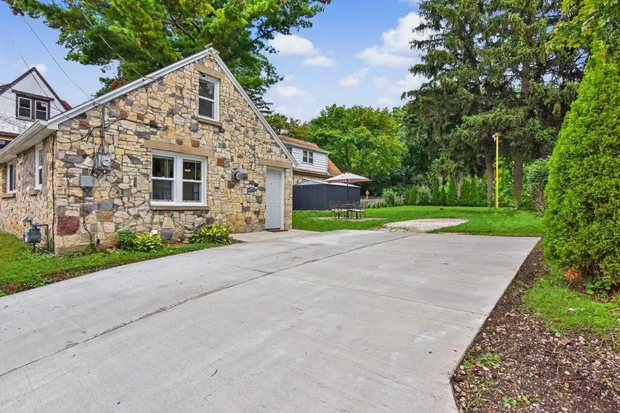 4805 W Custer Ave, Milwaukee, WI 53218 - #2