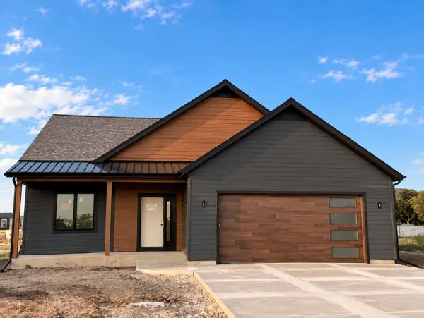 854 Stanton Way, Saukville, WI 53080