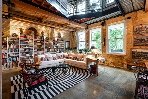 904 E Pearson St, Milwaukee, WI 53202