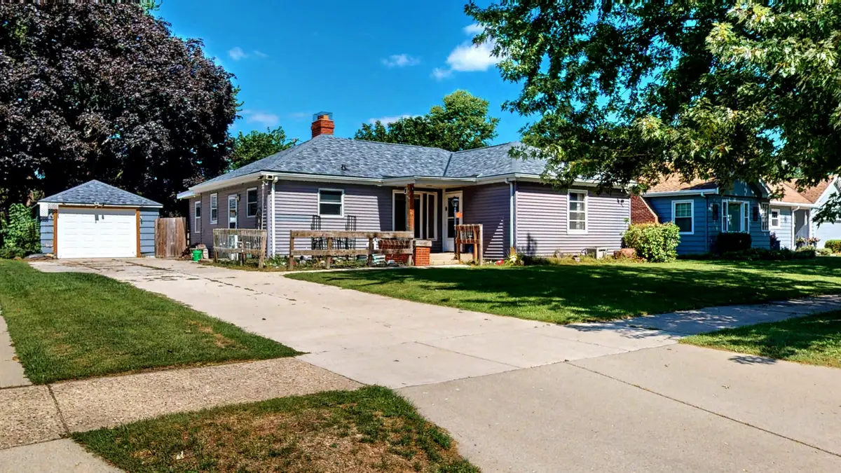 1227 E Memorial Dr, Janesville, WI 53545 - #1