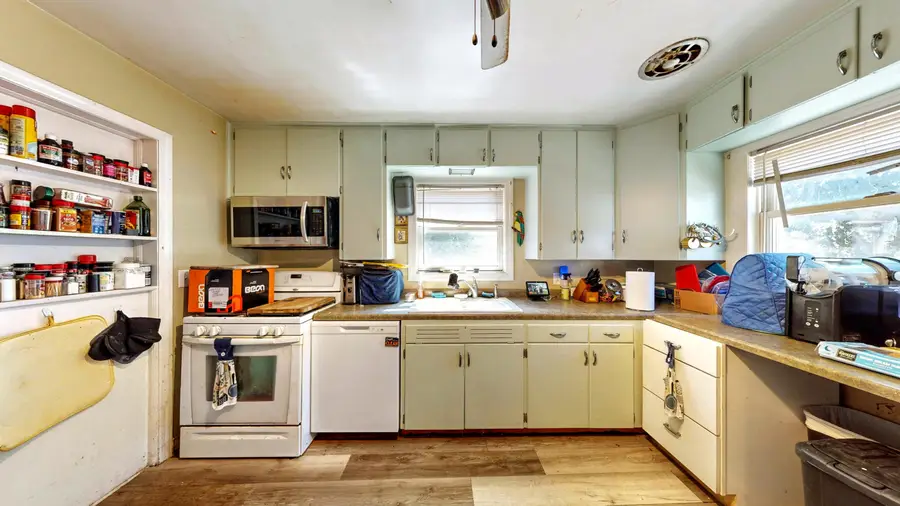 1227 E Memorial Dr, Janesville, WI 53545 - #3