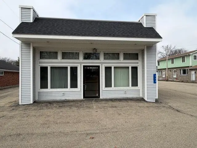 629 Cogswell Dr, Silver Lake, WI 53170 - #1