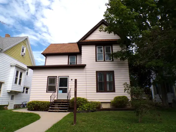 215 College Ave, Watertown, WI 53094