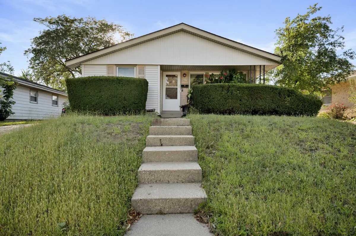 5637 N 86th Pl, Milwaukee, WI 53225 - #1