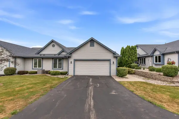 978 Bay View Cir, Mukwonago, WI 53149
