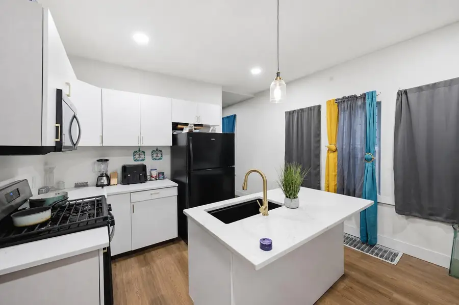 128 W Hadley St, Milwaukee, WI 53212 - #3