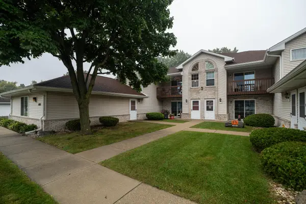 6185 S Creekside Dr, Cudahy, WI 53110