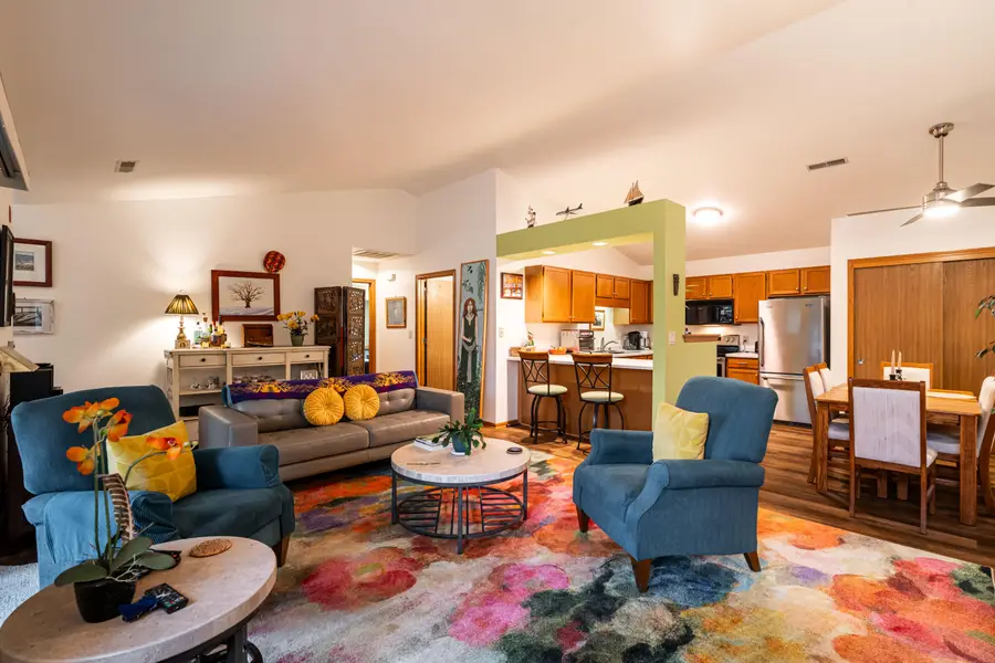 6185 S Creekside Dr, Cudahy, WI 53110 - #3