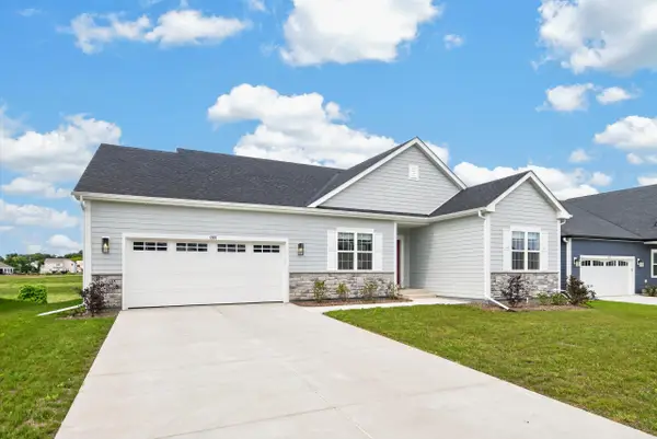 9391 S Parkside Ln, Franklin, WI 53132