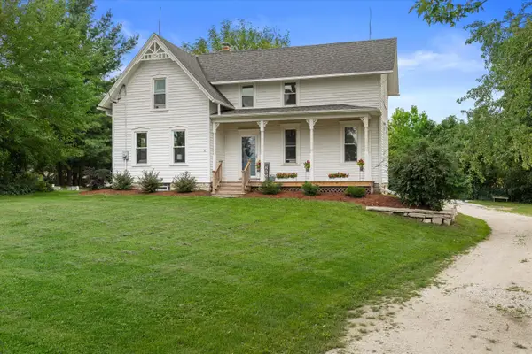 N4W22625 Bluemound Rd, Pewaukee, WI 53186