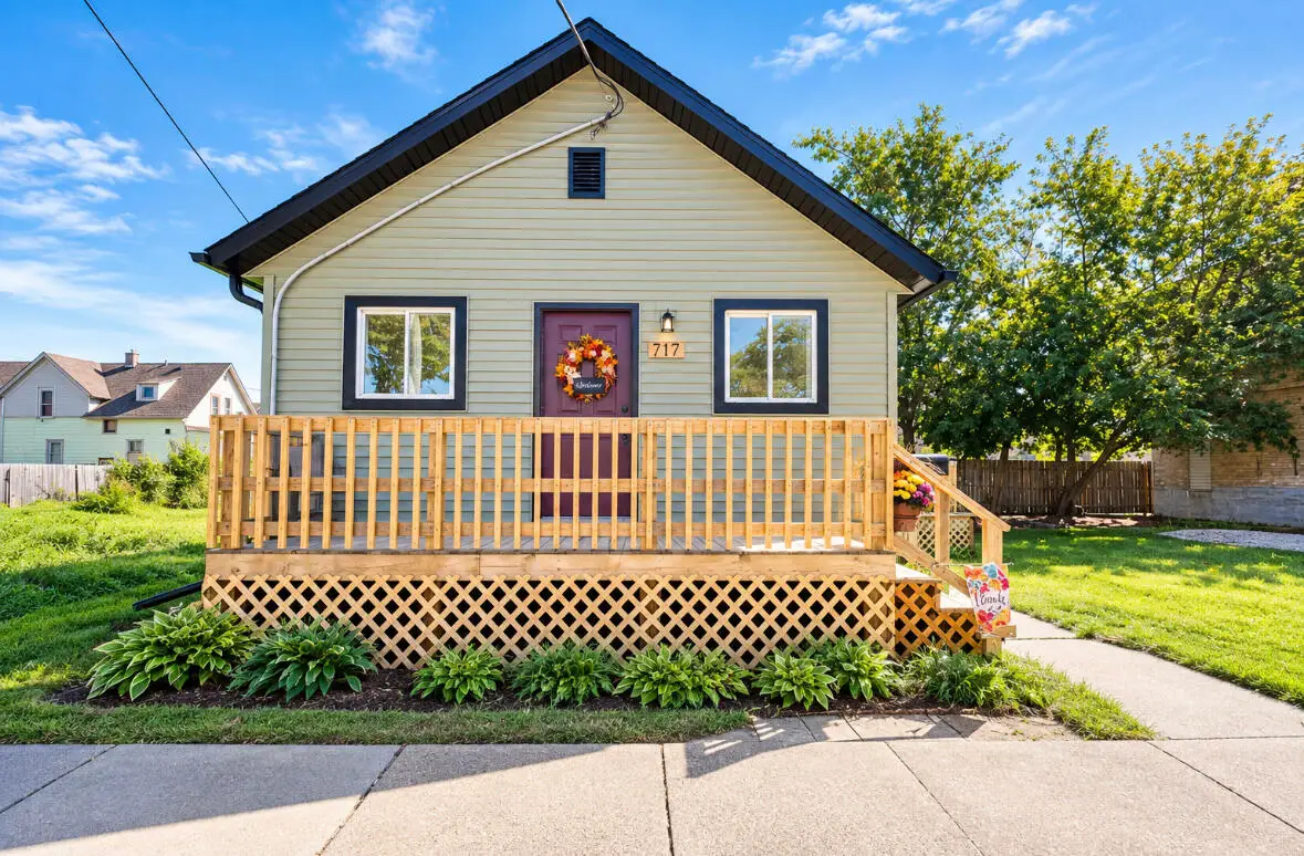 717 Hubbard St, Racine, WI 53402 - #1