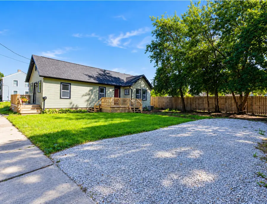 717 Hubbard St, Racine, WI 53402 - #3