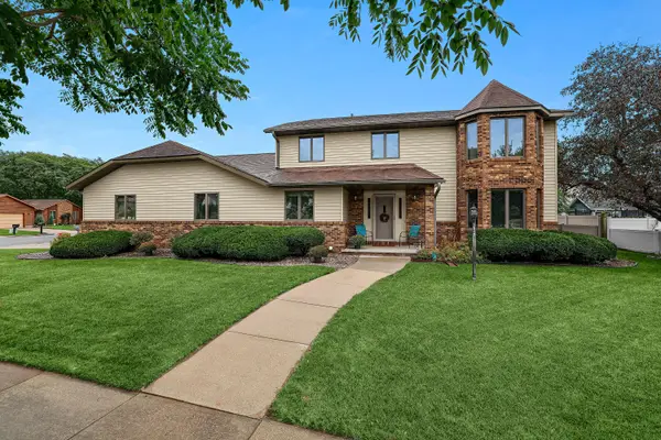 1942 Grand View Blvd, Onalaska, WI 54650